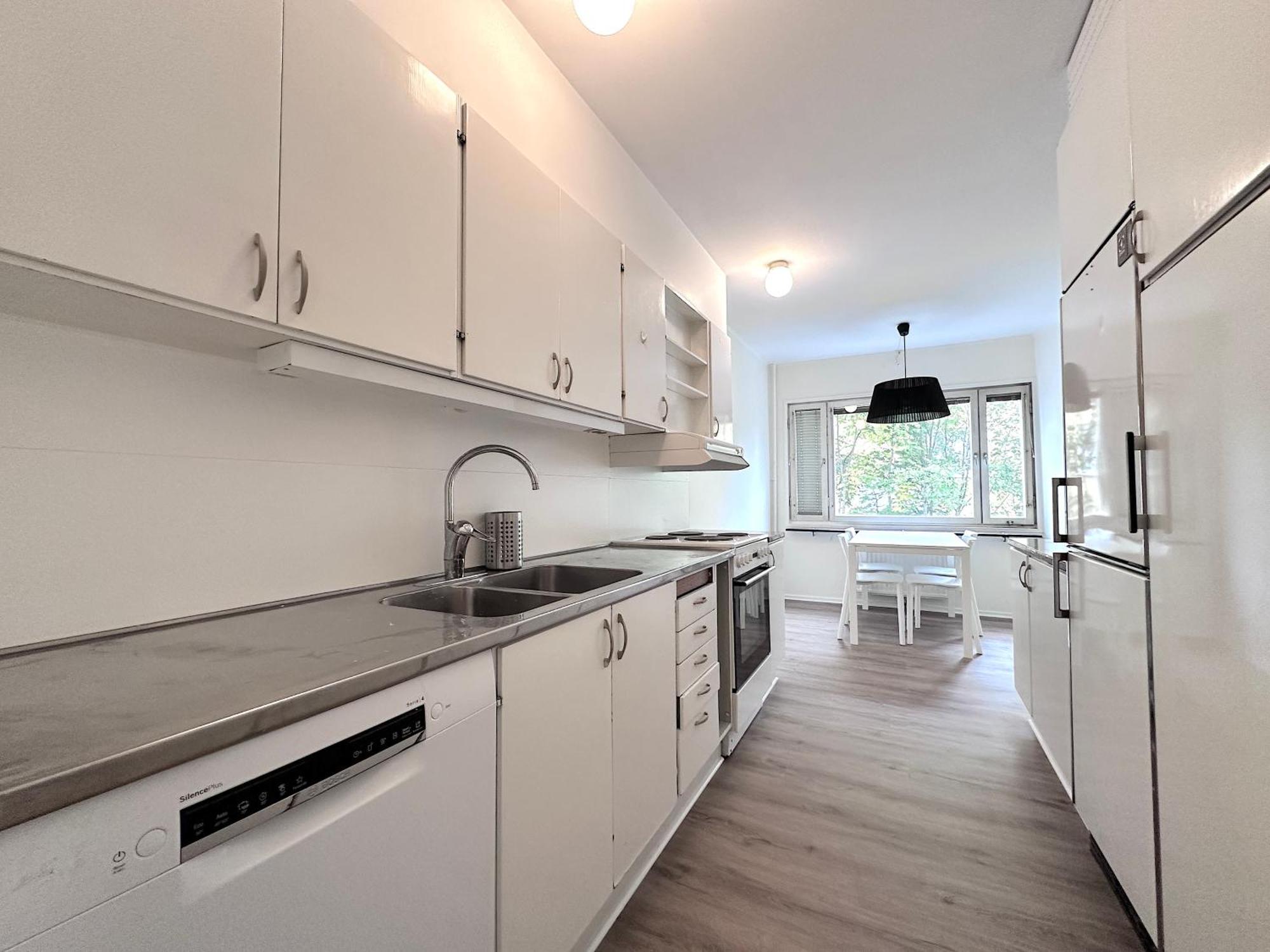 Apartment Ad Long *